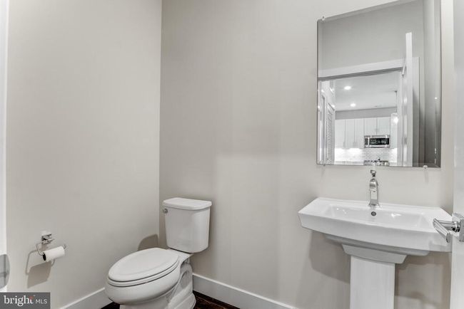 APT-209 - 1761 Old Meadow Rd, Condo with 2 bedrooms, 2 bathrooms and null parking in MCLEAN VA | Image 6