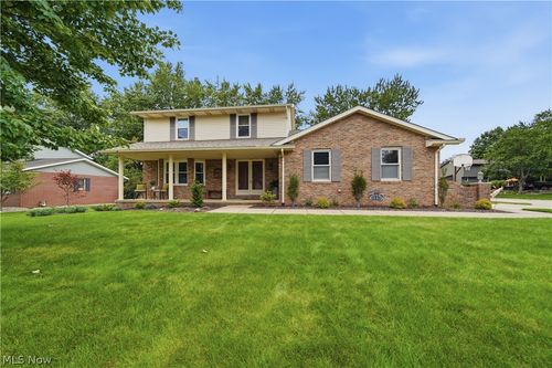 1633 Bennington Cir Sw, North Canton, OH, 44709-4202 | Card Image
