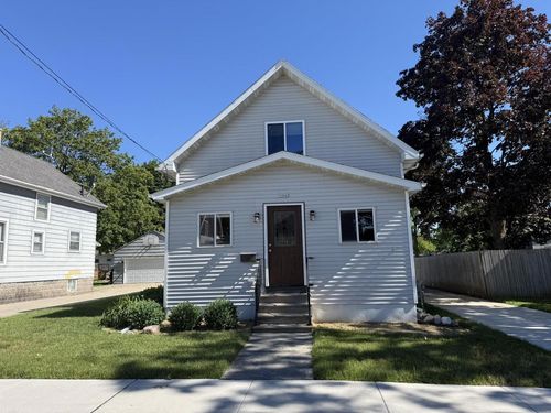 1042 Tyler Avenue, OSHKOSH, WI, 54902 | Card Image
