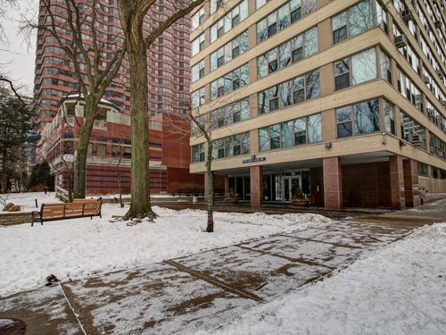 4d-4e-2970 N Lake Shore Dr, Chicago, IL, 60657-5674 | Card Image