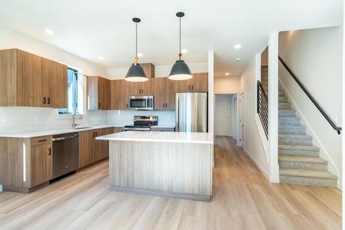 102-371 Nw 19th St, Redmond, OR, 97756-8521 | Card Image