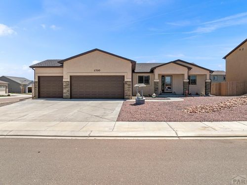 1700 Kingfisher Ln, Pueblo, CO, 81008-9722 | Card Image
