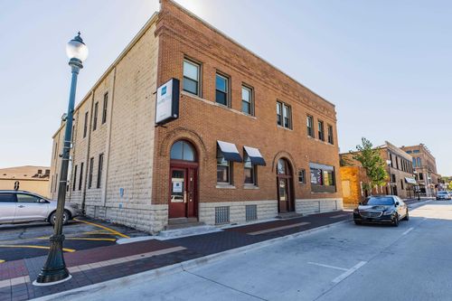ste-102-115 E 4th St, Cedar Falls, IA, 50613-2863 | Card Image