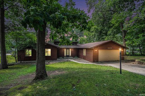 10370 Royal Oak Ct, Osceola, IN, 46561-9510 | Card Image