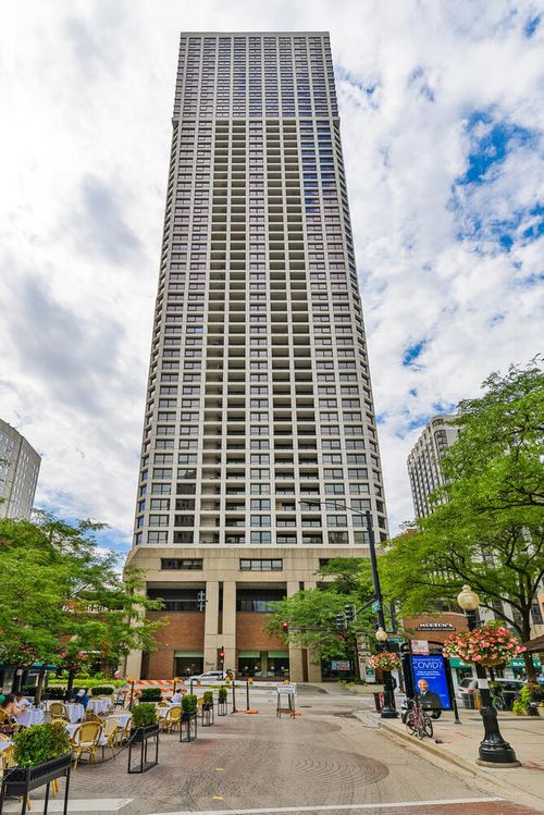 44a-1030 N State St, Chicago, IL, 60610-7820 | Card Image
