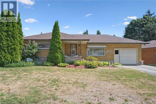 61 Traynor Ave, Kitchener, ON, N2C1W1 | Card Image