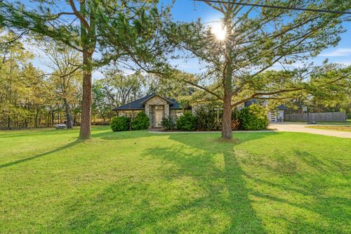 220 Laredo Dr, Reno, TX, 75462-9158 | Card Image