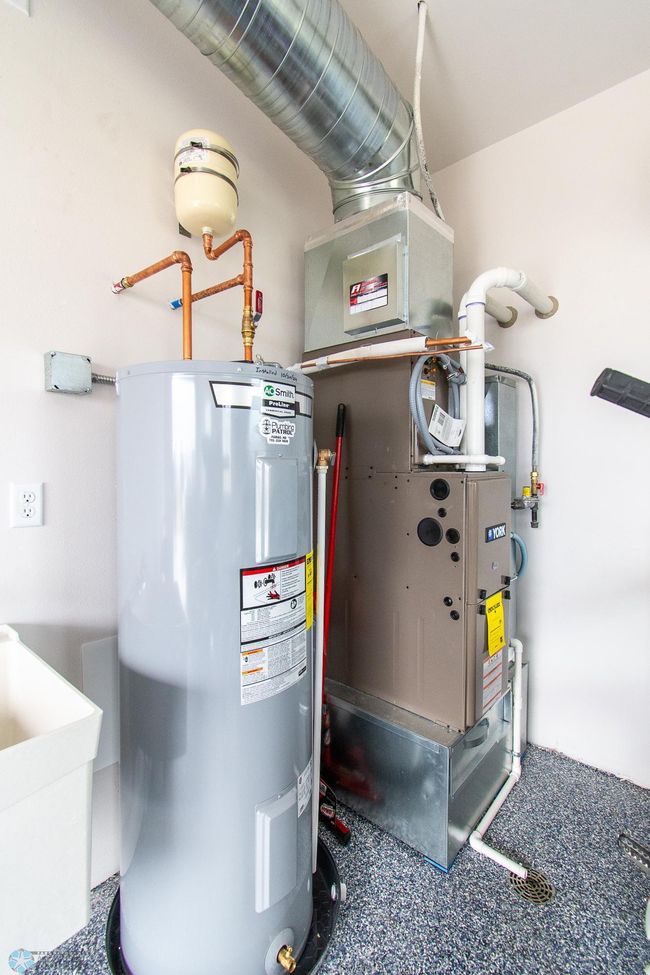 Utility area in outbuilding storage room | Image 109
