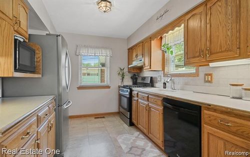 6900 Crestwood St, Dearborn Heights, MI, 48127-1998 | Card Image