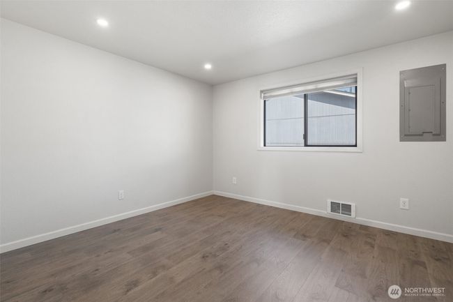 807 W Fir St, House other with 2 bedrooms, 2 bathrooms and 2 parking in Sequim WA | Image 13