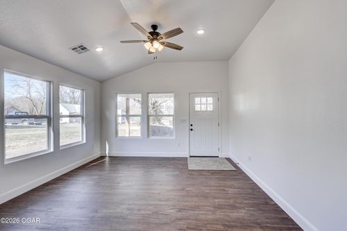 524 W Mineral St, Oronogo, MO, 64855-9352 | Card Image