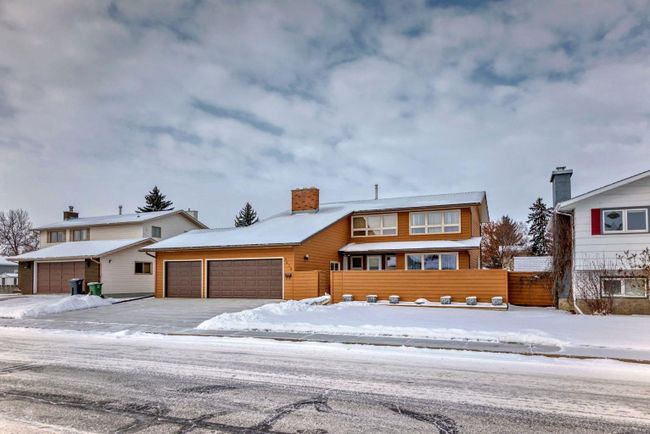 5408 60 Street, Home with 4 bedrooms, 3 bathrooms and 3 parking in Ponoka AB | Image 3