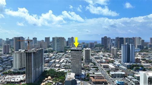 apt-403-2222 Citron St, Honolulu, HI, 96826-2856 | Card Image