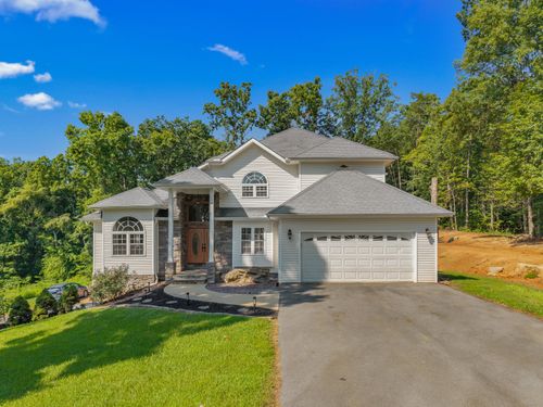 917 Crickett Dr, Dandridge, TN, 37725-6463 | Card Image