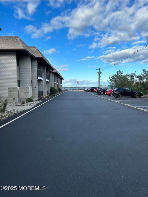 b11-330 Shore Dr, HIGHLANDS, NJ, 07732-1145 | Card Image