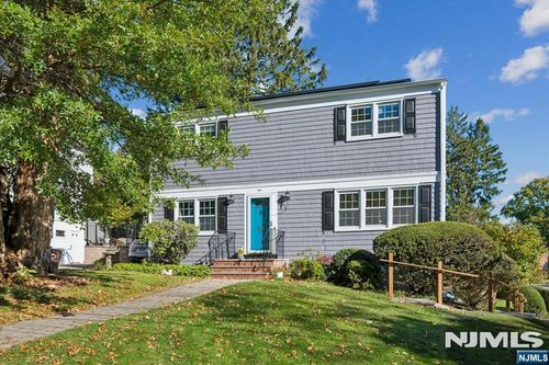 143 Forest Hill Rd, West Orange, NJ, 07052-3943 | Card Image