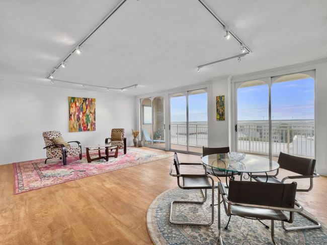 Living Area | Image 11