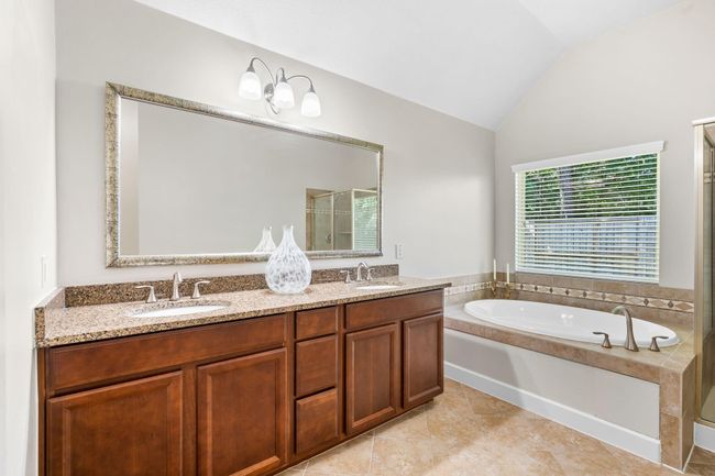 Large double vanity | Image 29