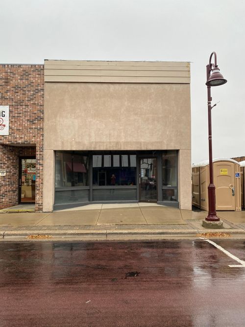 150 E 2nd St, Redwood Falls, MN, 56283-1602 | Card Image