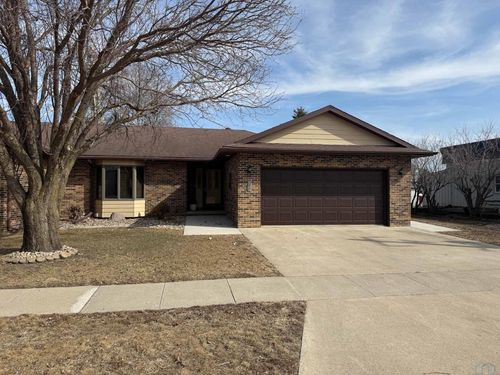527 Elm St, Granville, IA, 51022-7713 | Card Image