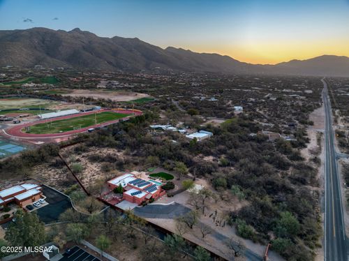 9581 E Snyder Rd, Tucson, AZ, 85749-9676 | Card Image