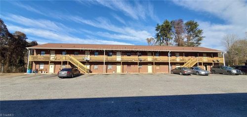 3015 Broadbay Dr, Winston-Salem, NC, 27107-7823 | Card Image