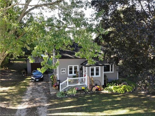 {{alt}} | Card Image