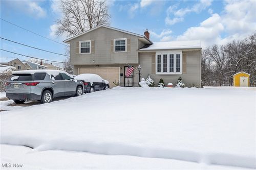 24910 Ridgeline Dr, Bedford Heights, OH, 44146-4839 | Card Image