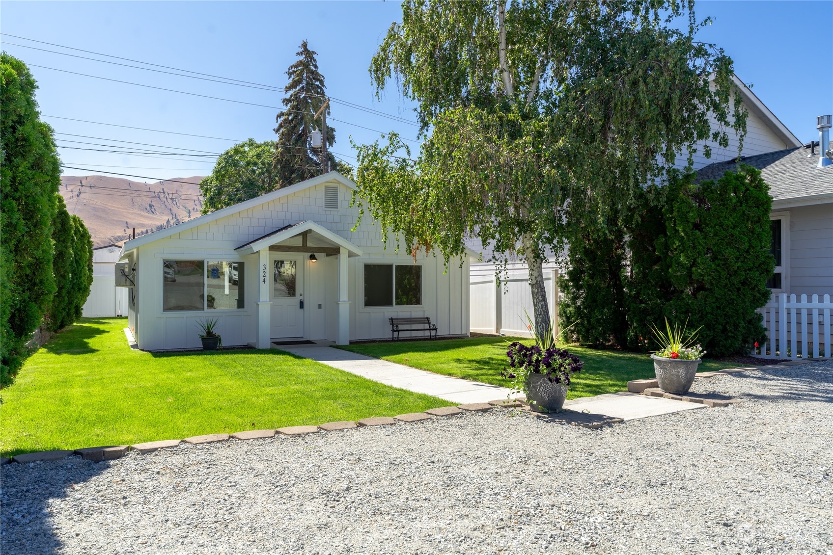 Nixon Ave, Chelan, WA 98816