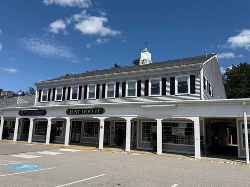 204-137 Epping Road, Exeter, NH, 03833 | Card Image