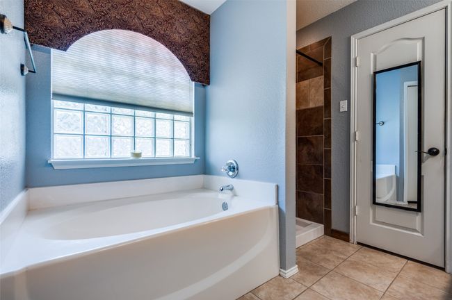 6431 Peak View Ct, House other with 3 bedrooms, 2 bathrooms and null parking in Midlothian TX | Image 17