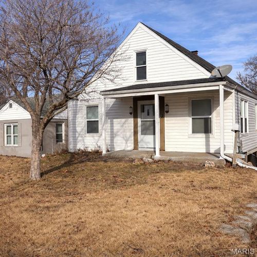 825 Walters Dr, Ferguson, MO, 63135-1864 | Card Image