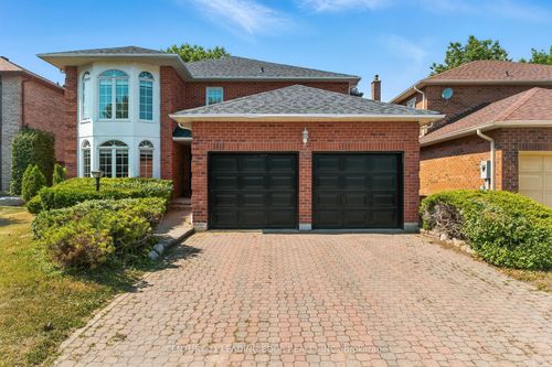 34 Henderson Dr, Whitby, ON, L1N7Y6 | Card Image