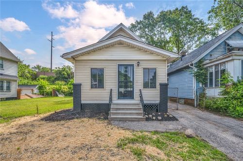 851 E 131 Street, Cleveland, OH, 44108 | Card Image