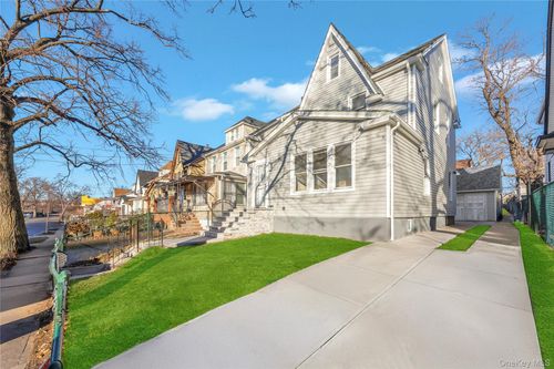 100 204th St, Hollis, NY, 11423-3428 | Card Image