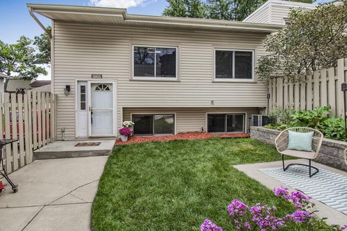 5605 W Bavarian Pass, Fridley, MN, 55432-6006 | Card Image