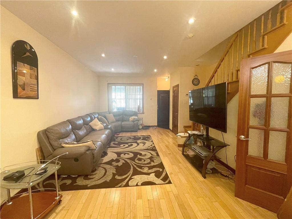 Bedford Ave, Brooklyn, NY 11229