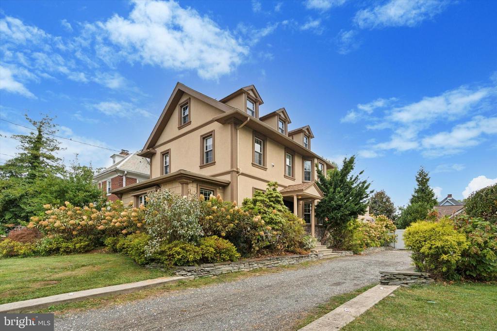 Winona Ave, Norwood, PA 19074