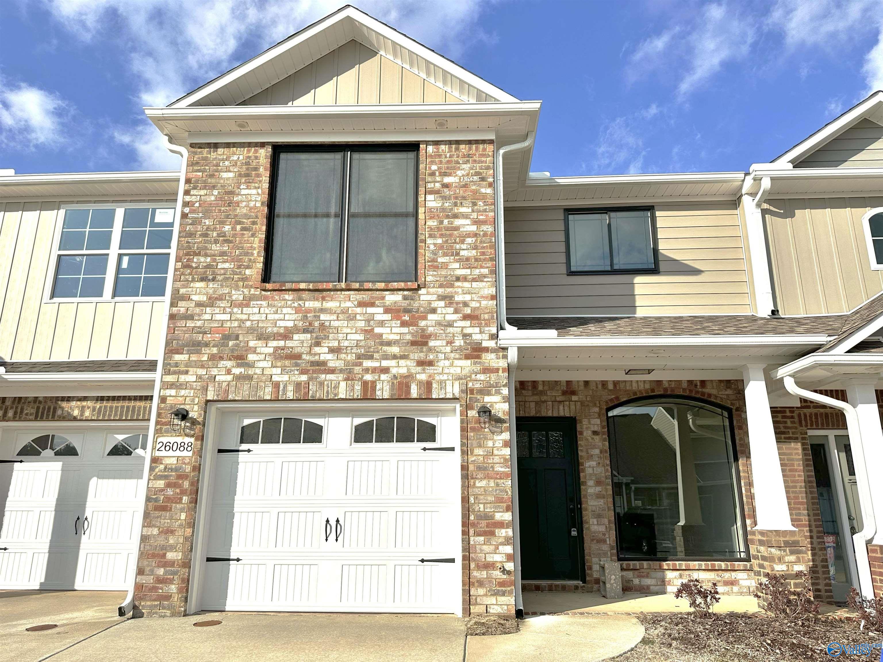 Breakers Cir, Athens, AL 35613