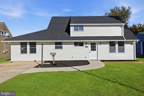17 Idolstone Rd, LEVITTOWN, PA, 19057-2301 | Card Image