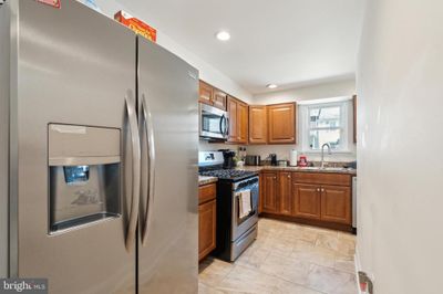 28 Bedford Drive, Townhouse with 3 bedrooms, 1 bathrooms and null parking in WILMINGTON DE | Image 2