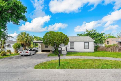 921 43rd Street, West Palm Beach, FL, 33407 | Card Image
