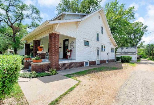 1210 Highland Ave, Salina, KS, 67401-6023 | Card Image