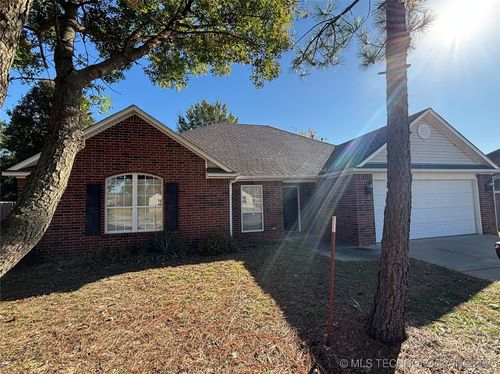 1920 Richmond Dr, Bartlesville, OK, 74006-6907 | Card Image