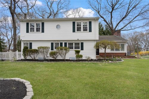 84 Hickory Dr, East Greenwich, RI, 02818-2516 | Card Image