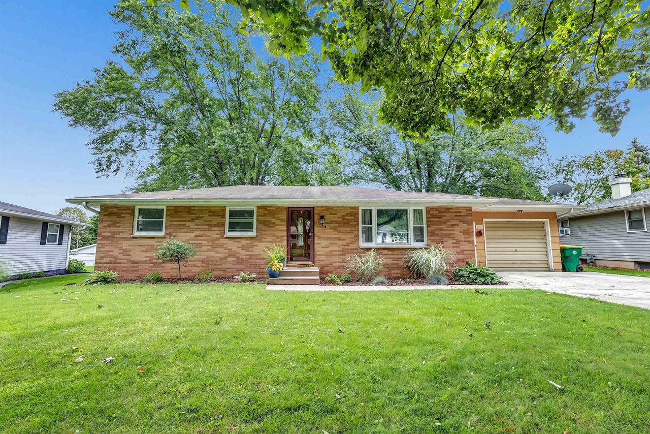 Bluebird Ln, Green Bay, WI 54303