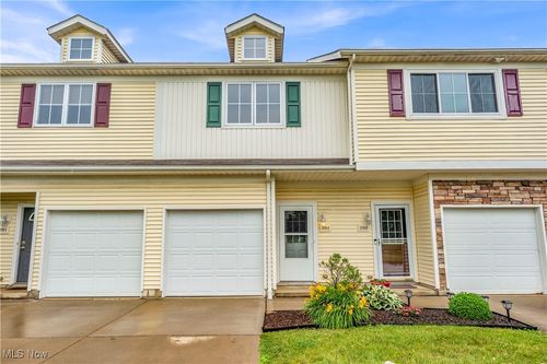 370 Eden Ln, Medina, OH, 44256-3943 | Card Image