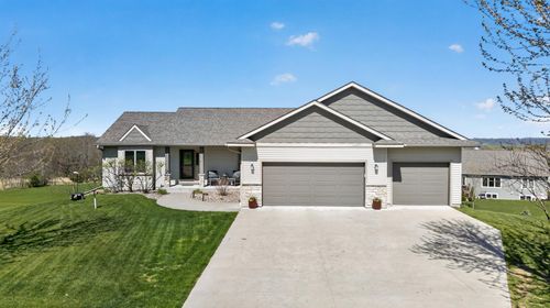 105 Hillwood Dr, Lake City, MN, 55041-2170 | Card Image