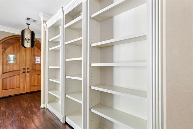 Book shelves leading to secret movie room! | Image 12