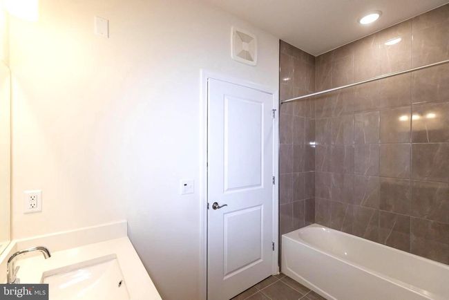 211 - 1 Culvert Dr, Condo with 2 bedrooms, 2 bathrooms and null parking in PRINCETON JUNCTION NJ | Image 32